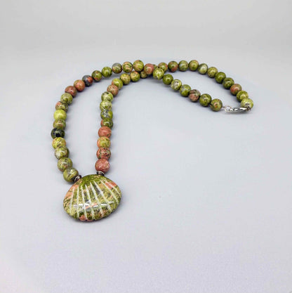 Unakite beaded necklace with shell-shaped pendant, 43 cm / 16.9 in long, in natural green and coral gemstone tones.