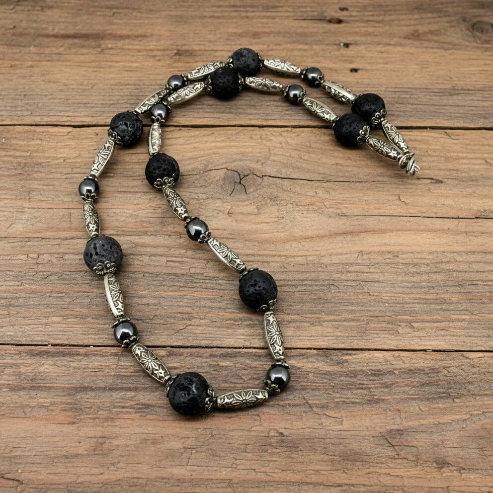 Handcrafted lava and hematite beaded necklace, 58 cm, in black and metallic tones.