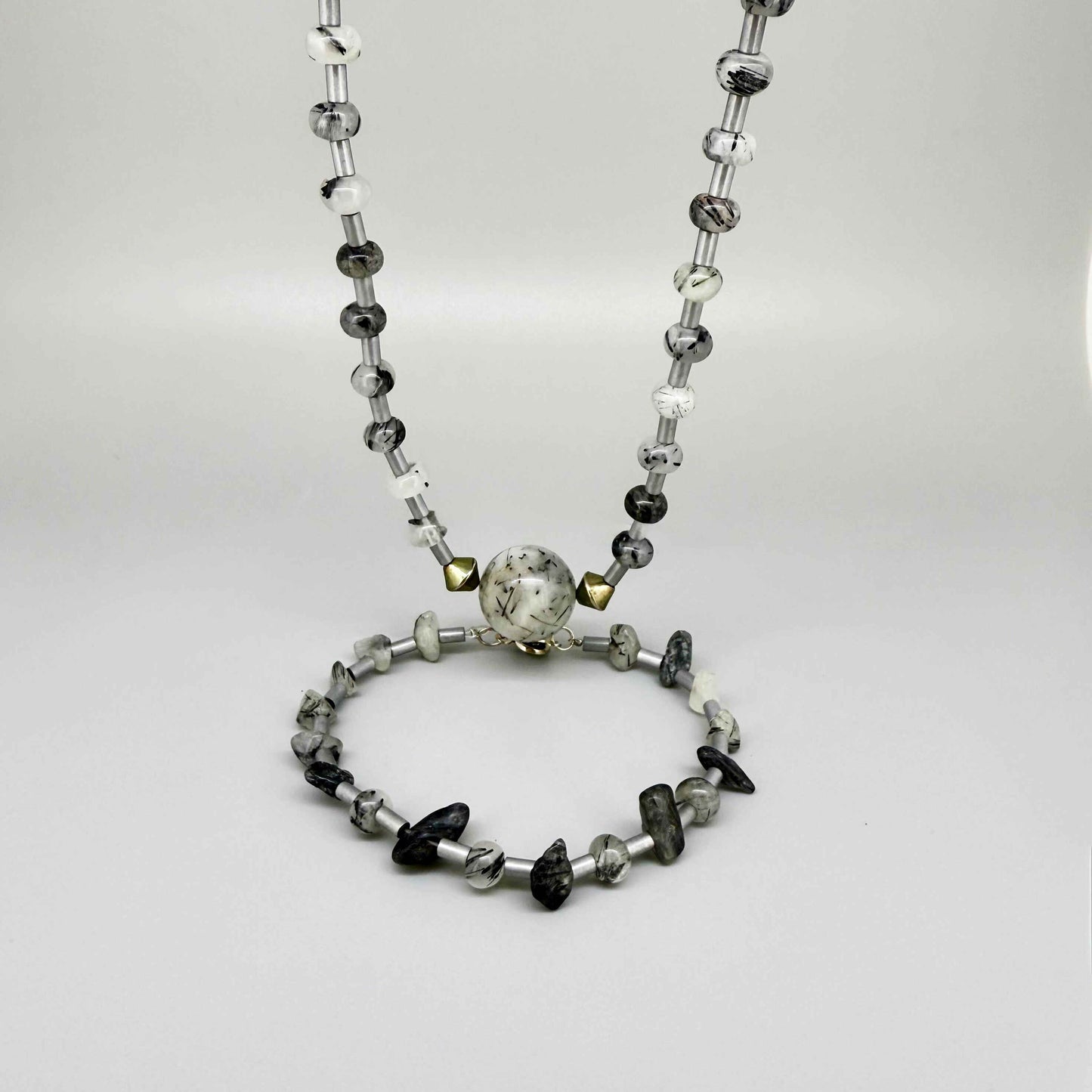 Rutilated quartz and hematite jewelry set with 52 cm necklace and 20 cm bracelet