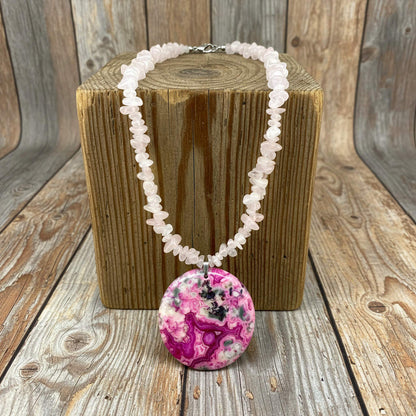 Rose quartz and agate jewelry set, necklace with large pink agate pendant (52 cm / 20.5 in) and matching bracelet (18 cm / 7.1 in).