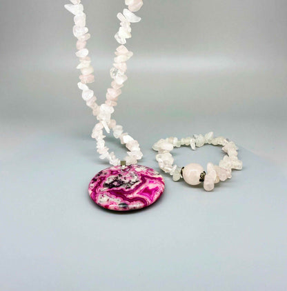 Rose quartz and agate jewelry set, necklace with large pink agate pendant (52 cm / 20.5 in) and matching bracelet (18 cm / 7.1 in).