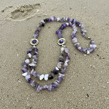 Handcrafted amethyst chip necklace in lilac and violet tones, 48 cm.