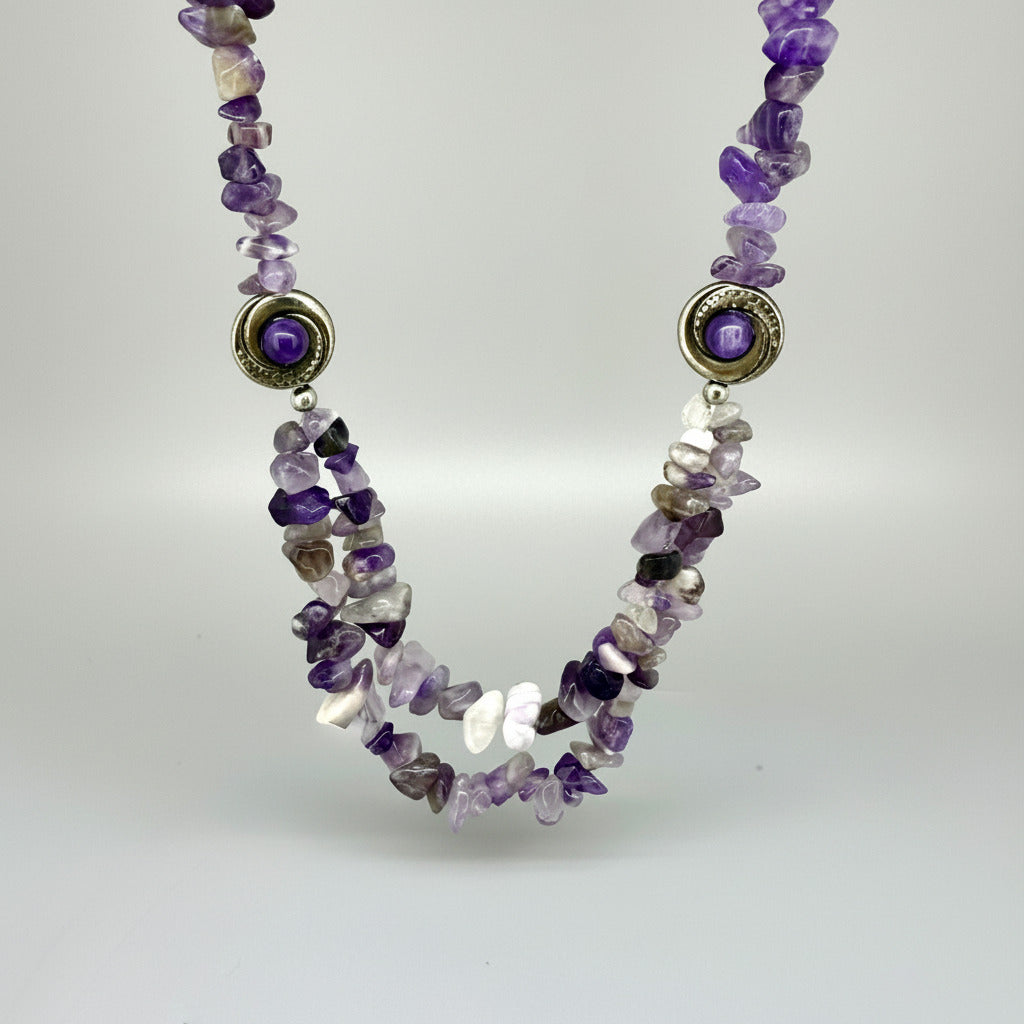 Handcrafted amethyst chip necklace in lilac and violet tones, 48 cm.