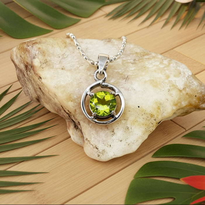 White-gold-plated silver pendant featuring a 1.36 ct natural peridot in a polished modern setting.