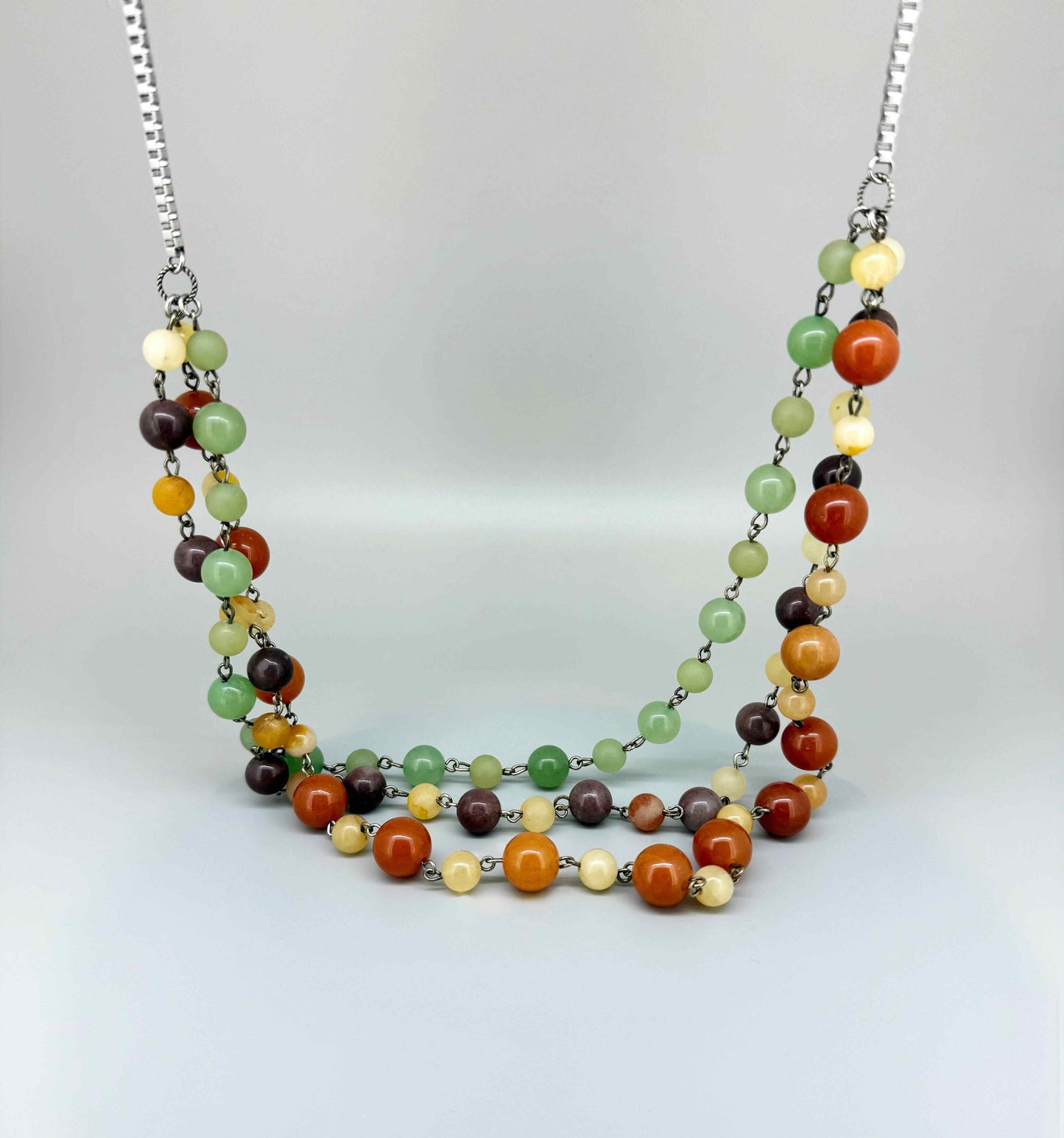 Double-strand necklace with jade and aventurine beads in green, yellow and brown tones, 70 cm.