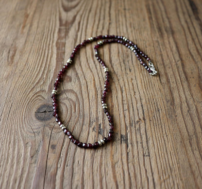 Garnet and hematite beaded necklace, 41 cm / 16.1 in.