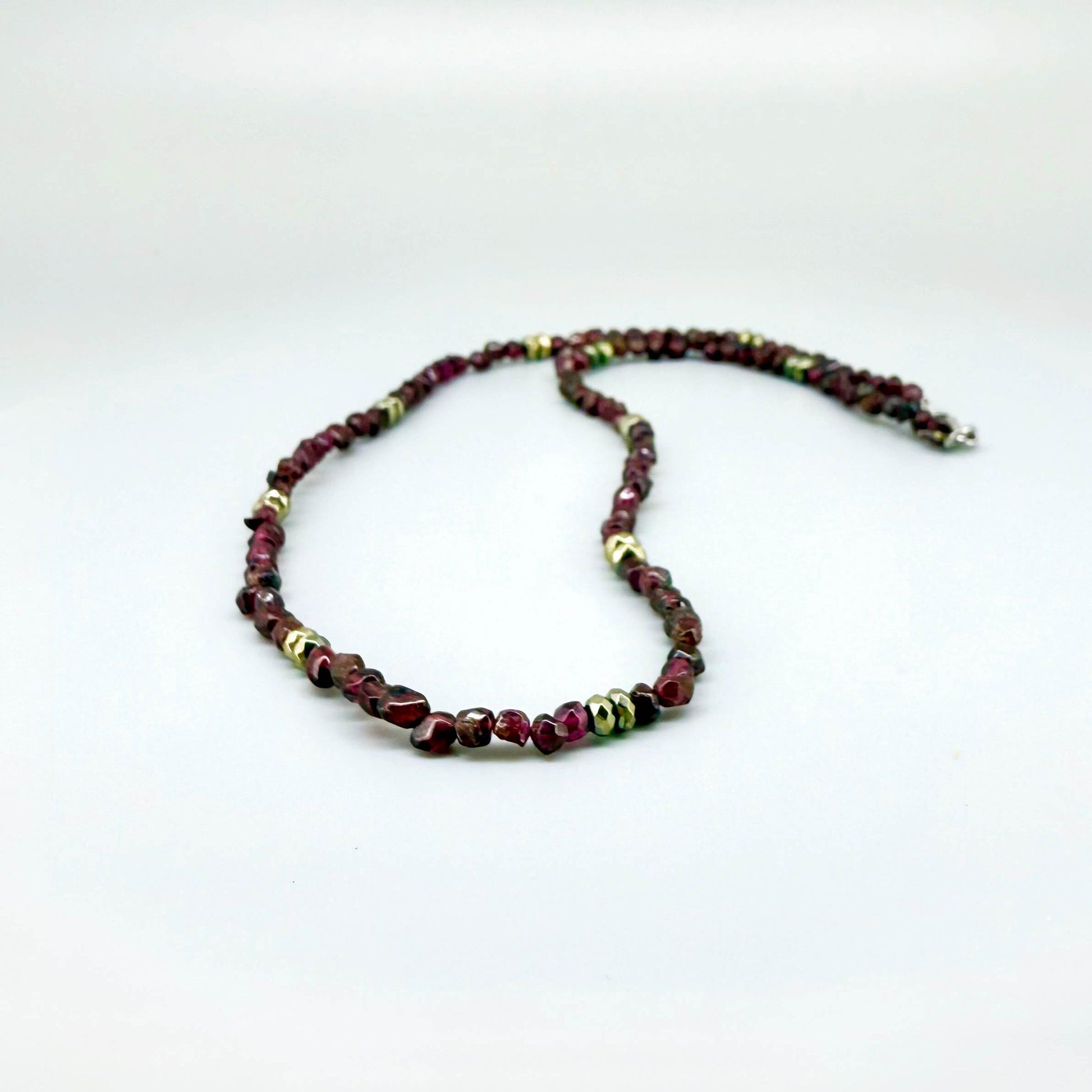 Garnet and hematite beaded necklace, 41 cm / 16.1 in.