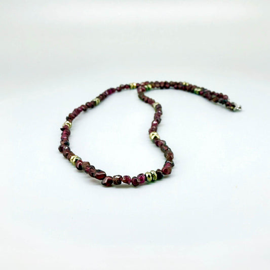 Garnet and hematite beaded necklace, 41 cm / 16.1 in.