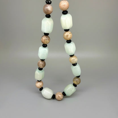 Agate, sunstone and onyx beaded necklace in mint green, brown and black, 48 cm.