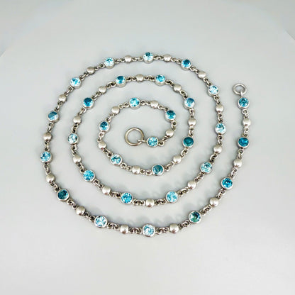 Handcrafted zircon necklace (19 ct) with adjustable loop clasp, wearable along the back or décolleté, white-gold-plated silver.