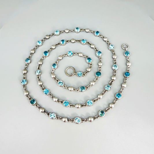 Handcrafted zircon necklace (19 ct) with adjustable loop clasp, wearable along the back or décolleté, white-gold-plated silver.