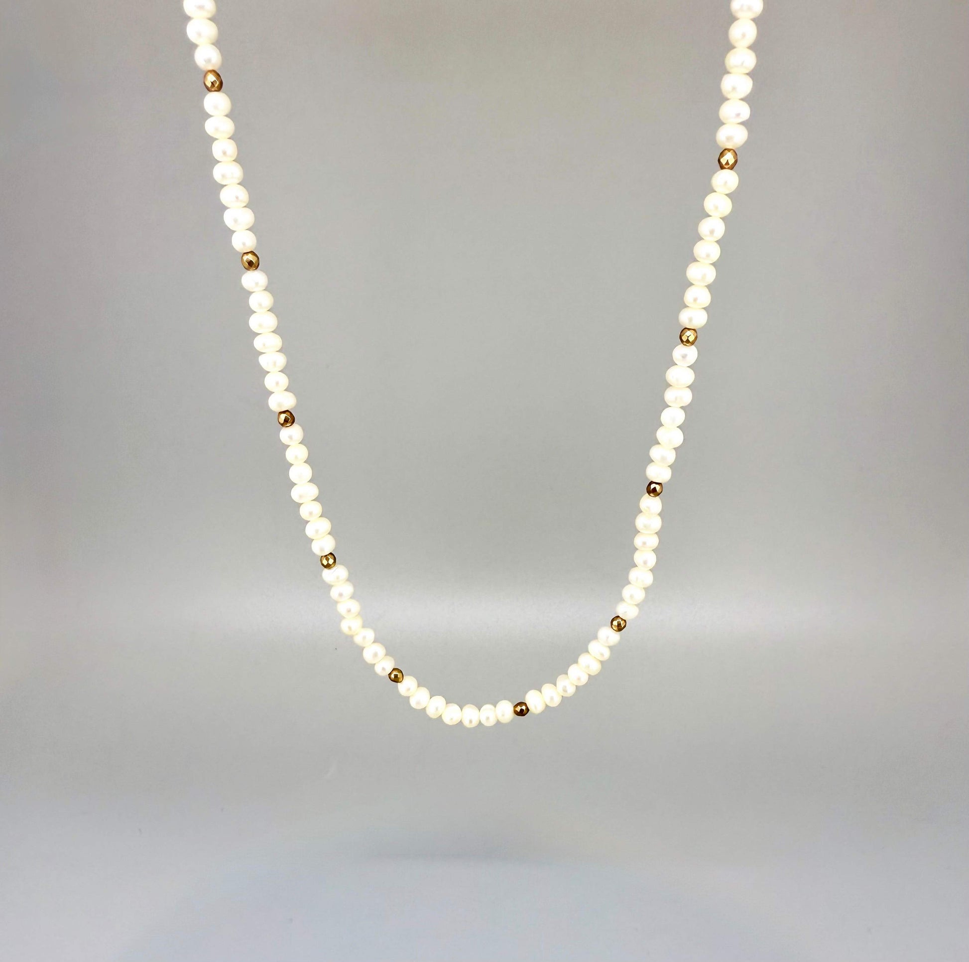 Japan pearl and hematite necklace and bracelet set, ivory white and metallic grey tones, necklace 42 cm / 16.5 in, bracelet 18 cm / 7.1 in.