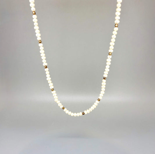 Japan pearl and hematite necklace and bracelet set, ivory white and metallic grey tones, necklace 42 cm / 16.5 in, bracelet 18 cm / 7.1 in.