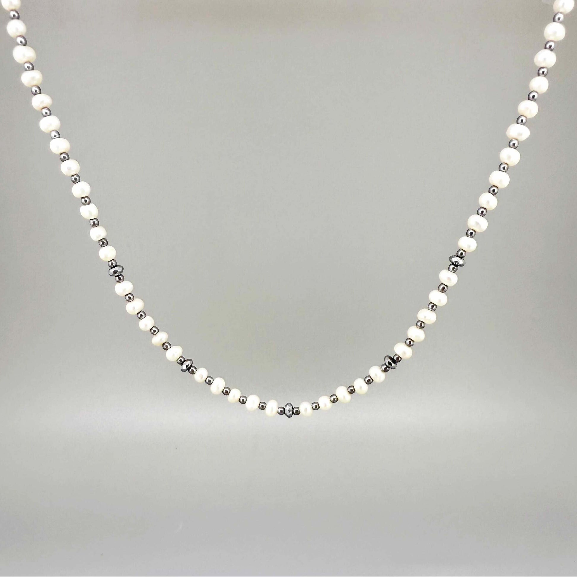 Cultivated Pearl and hematite necklace, 46 cm / 18.1 in long, featuring alternating white pearls and metallic grey hematite beads.