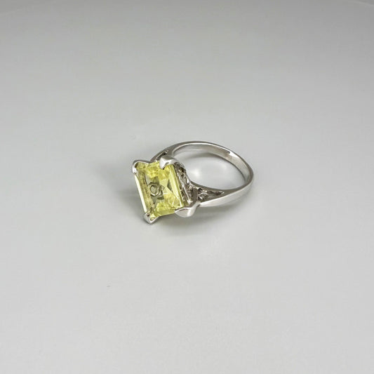 Lemon quartz solitaire ring in white gold plated sterling silver, featuring a rectangular faceted yellow gemstone, elegant and timeless design.