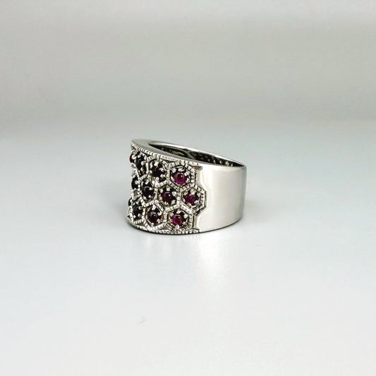 Rhodolite band ring in white gold plated sterling silver, featuring faceted rose-violet gemstones in a wide design, elegant and feminine style.