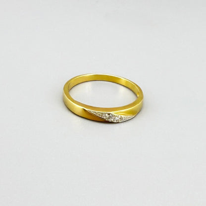 Pre-loved 14k gold ring with two natural diamonds in a minimalist, timeless design.
