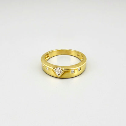 18k gold ring with 0.16 ct diamonds in a modern inset design, pre-loved, size 54.