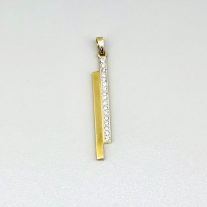 9K gold bar pendant with 17 diamonds, approx. 0.08 ct, elegant pre-loved design, timeless and refined.