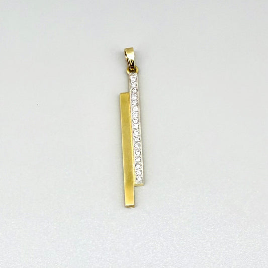 9K gold bar pendant with 17 diamonds, approx. 0.08 ct, elegant pre-loved design, timeless and refined.