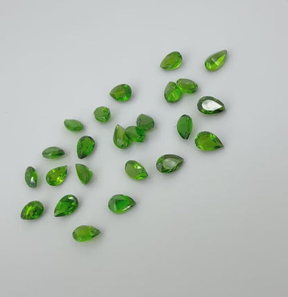 Vibrant Chrome Diopside Lot Pear 6.04 Ct